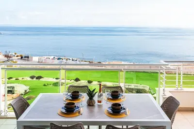 Image de Luxury Seafront 3beds Flat + Pool