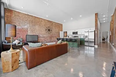 Image de Beautiful 2br on Main St