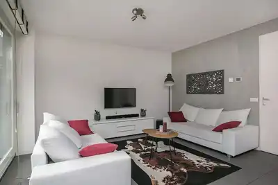 Image de Spacious apartment in a relaxing landscape\n