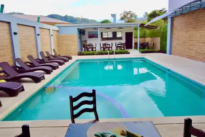 Image de Vip Bachelor Party 14 Bedroom. Downtown Jaco Beach. 5 blocks to Cocal Casino!