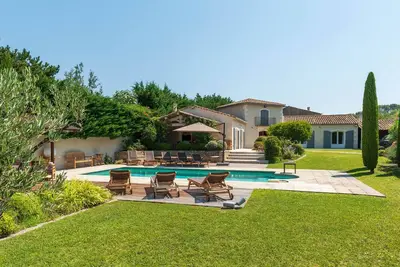 Image de Belle villa avec piscine. Saint-Rémy de Provence - 8 couchages
