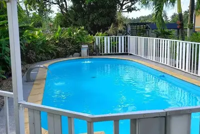 Image de Homerez - Bungalow à Sainte-Rose, piscine.