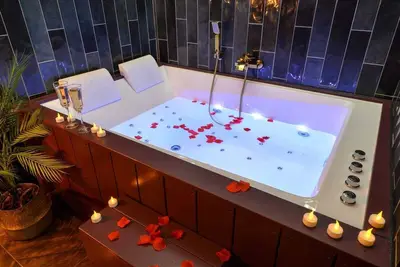 Image de Suite jacuzzi, chic et romantique à 50 mètres du métro