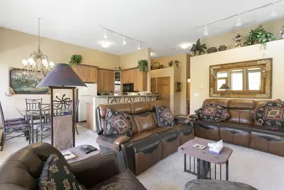 Image de Cozy Condo, Mountain Views, Hot Tub, Walk to Lifts