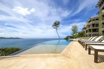 Image de Flamingo Bliss: Ocean-View Condo in Luxury Complex - 360 Splendor 204