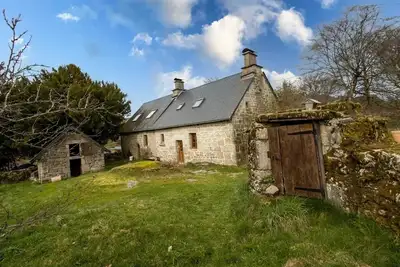 Image de Homerez - Maison à Chaumeil avec cheminée