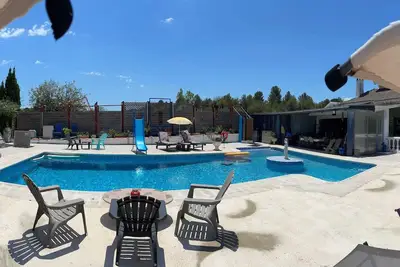 Homerez - Villa à Turís, piscine partagée.