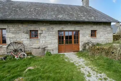 Image de Homerez - Maison authentique en granit - Chaumeil - Cheminée