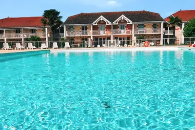 Image de Homerez - Appart Verdon-sur-Mer, piscine partagée.