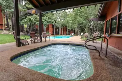 Image de Cozy Cabin Retreat! Steps to Canyon Lodge!