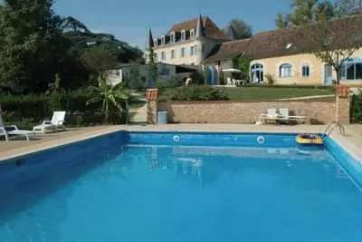 Image de Homerez - Maison spacieuse au cœur de Queyssac avec jardin