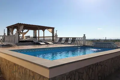 Homerez - Villa à Olocau avec piscine