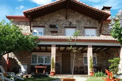 Image de Homerez - Maison spacieuse à Navarredonda, vue montagne
