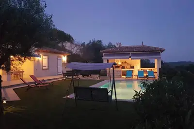 Image de Homerez - Villa Ă Lorgues, piscine et jacuzzi