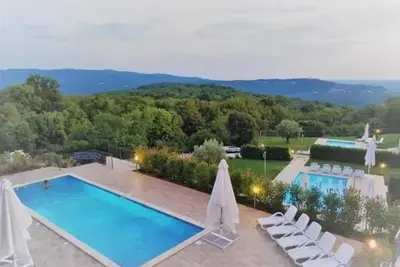 Homerez - Appt. Ripenda Kras, piscine partagée