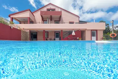Image de Homerez - Spacieuse maison avec piscine à Prazeres
