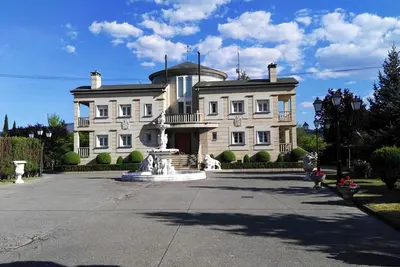 Image de Homerez - Maison spacieuse avec piscine et jardin Ă Congosto