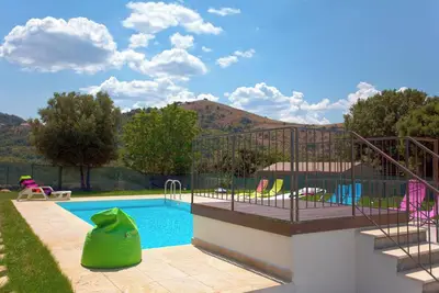 Image de Homerez - Villa ensoleillée à Pietralba avec piscine privée