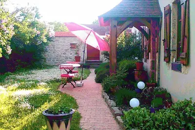 Image de Homerez - Maison charmante Ă Montoldre, jardin