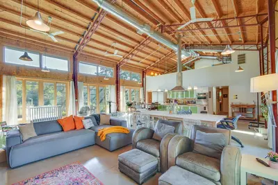 Image de Riverfront Libertyville Retreat w/ Outdoor Kitchen