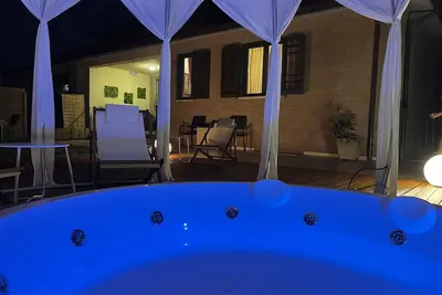 Image de Maison de vacances avec climatisation, Wifi, sauna, bain à remous, Tv, patio, vue panoramique