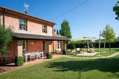 Image de Maison de vacances privée avec climatisation, piscine privée, Wifi, Tv, véranda, près de Lucques