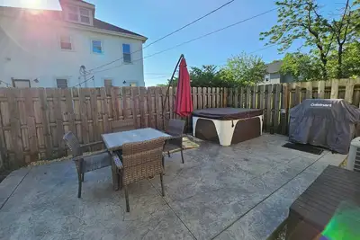 Image de Charming 2br w/ Hot Tub + Yard~ Walk to Osu + More