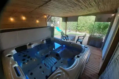 Image de Le Petit Chalet Avec son Jacuzzi Couvert