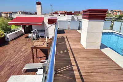 Image de Atico En Santander Ciudad Con Piscina Privada En Gran Terraza Y 2 Garajes
