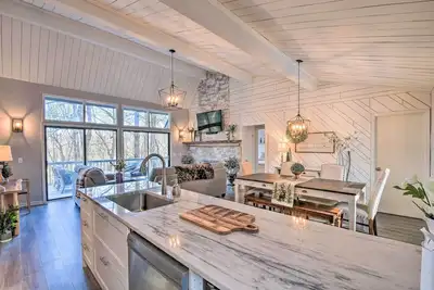 Image de Sky Valley Retreat w/ Resort-Style Amenities! Golf, Swim, Hike, Explore!