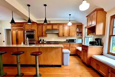 Image de Historic 10-Br Main St. Mansion\n