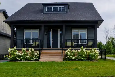 Image de Blue Mountains Ski Chalet, Hot Tub, 4br+Office, Walk to Village