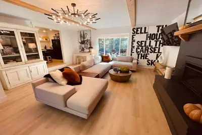 Image de Fully Renovated Luxury Brighton Cabin w/ Hot Tub
