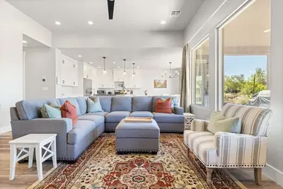 Image de Cozy Clubhouse: Where Comfort Feels Like Home