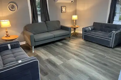 Image de Cozy home 300 ft from snowmobileATV trails. Walking distance to town & ski tow