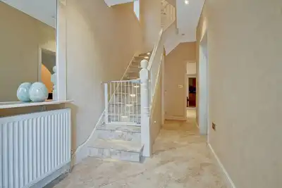 Image de Noal Road: 4 Bedroom 4 Bathroom 2 Sitting Room