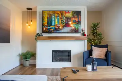 Image de Lavish Retreat: Serene Getaway in Lower Sackville