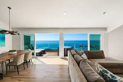 Image de Encinitas Oceanfront Home | Tennis + Pickleball + Pools