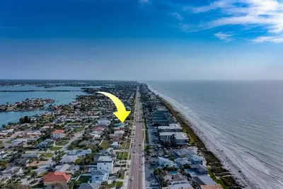 Image de Not Affected By Hurricane Helene! 4 Bedroom Home In Belleair Beach.
