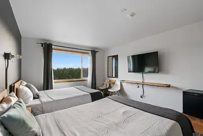 Image de Relax and Unwind! Pet-friendly, Indoor Pool, Sauna, Free Parking!