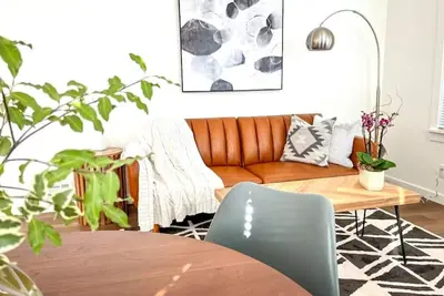 Image de Cool and Classy Steps to Downtown