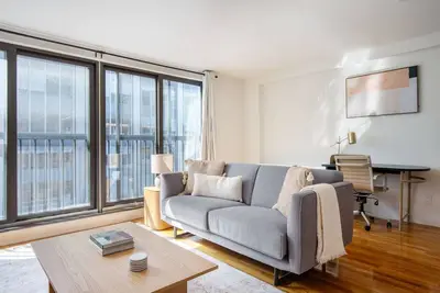 Image de Modern Midtown East 2br w/ Elevator, nr Subway, by Blueground