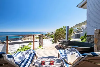 Image de Luxurious Camps Bay Retreat w Sea Views Rock Residence