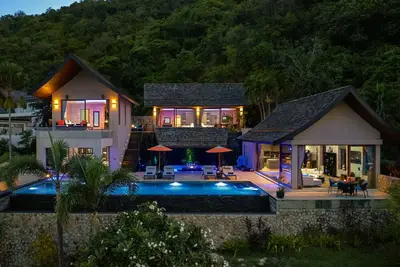 Image de Tiga Villa : 4br Hillside Luxury, Magical Seaview