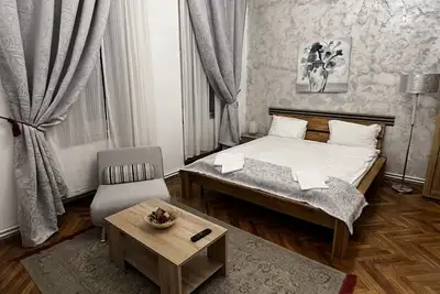 Image de Mira Studio: Tranquil Haven in Brasov's Core