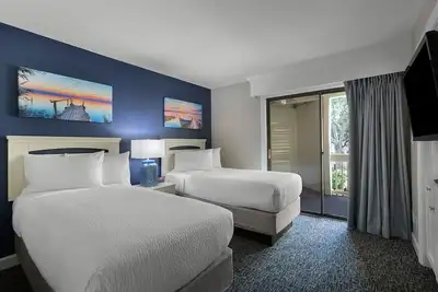 Image de Modern Coastal Retreat Two Bdrm Condo Easy Access