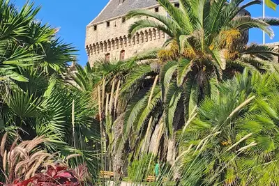 Image de Le Chalet, Mt-St-Miche 12mns, St-Malo 30 mns. Ping-pong, baby-foot, animaux. . .