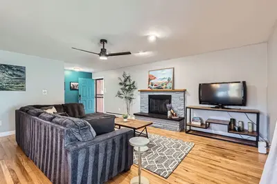 Image de Family Home | Sleeps 10|  Near Mountains