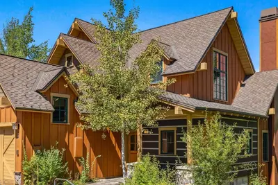 Image de Alpine Escape @ Tamarack Resort | Modern Ski In\/Out | Pet Ok | Hot Tub