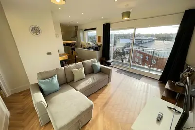 Image de 2bed in Rickmansworth, balcony views 5min to tube station free Wi-Fi & Parking